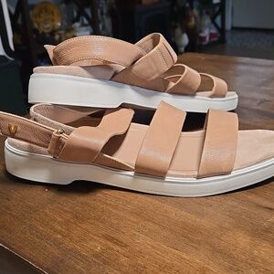 Vionic Keomi Leather Sandal Womens Size 11 EUC Walk All Day In Comfort